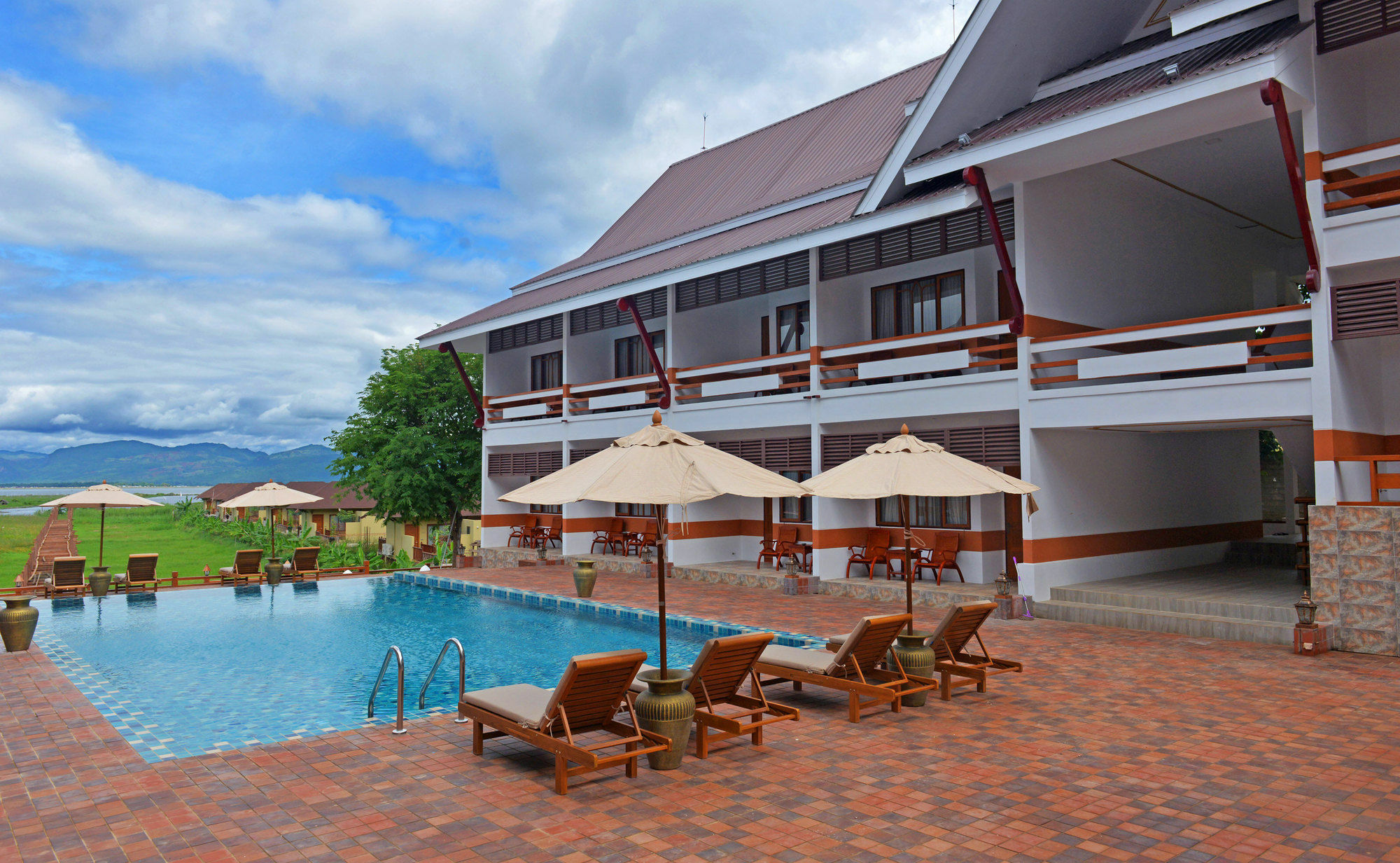 Ananta Inlay Resort Nyaungshwe Exteriör bild